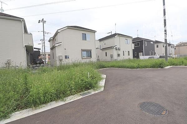 前面道路含む現地写真です