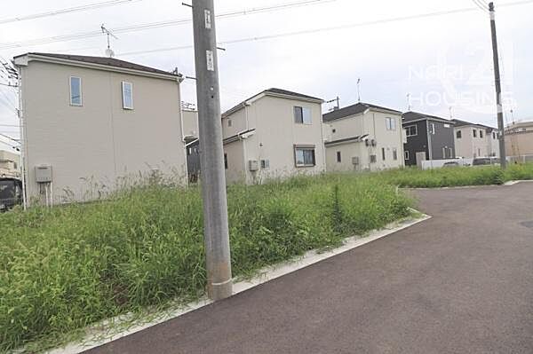 前面道路含む現地写真です