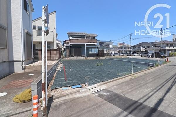 前面道路含む現地写真です