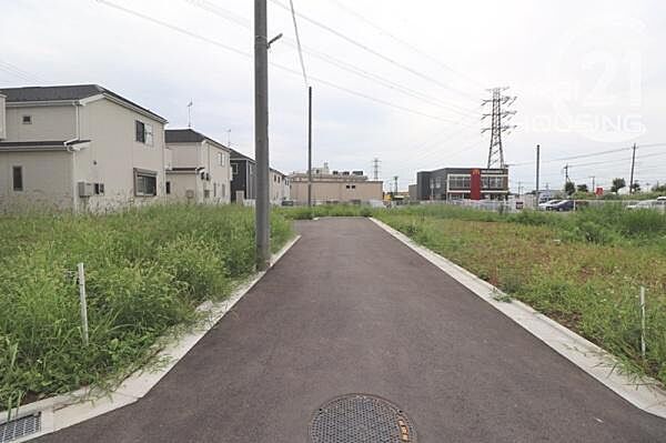 前面道路含む現地写真です