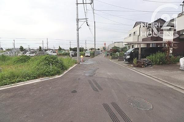 前面道路含む現地写真です