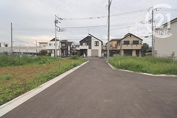 前面道路含む現地写真です