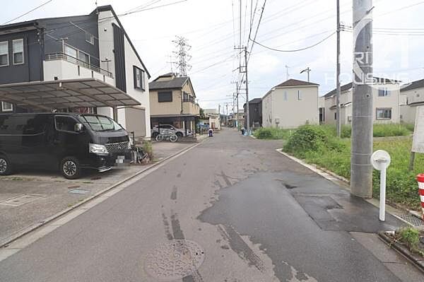 前面道路含む現地写真です