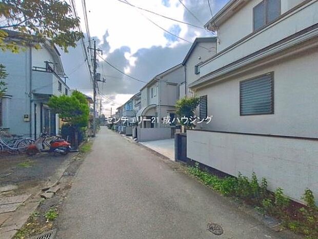 前面道路含む現地写真です