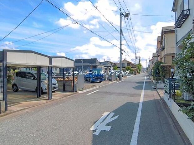 前面道路含む現地写真です