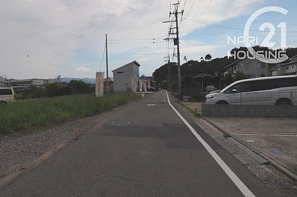 前面道路含む現地写真です