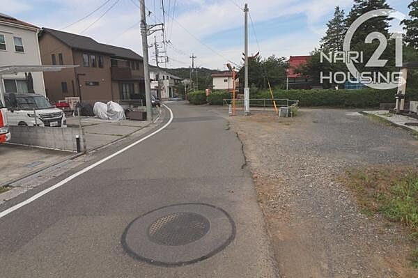 前面道路含む現地写真です