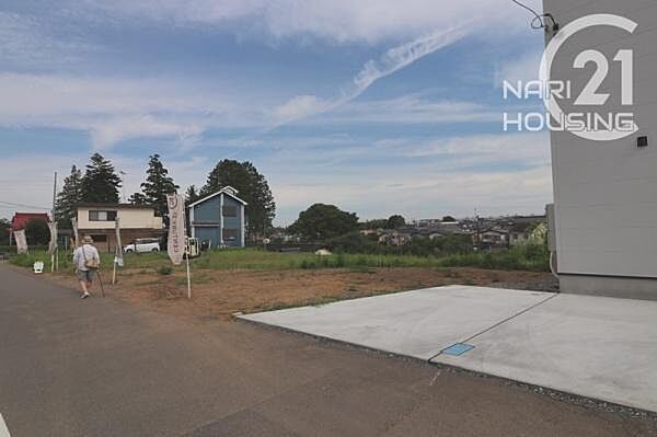 前面道路含む現地写真です