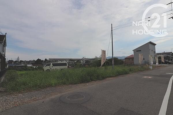 前面道路含む現地写真です