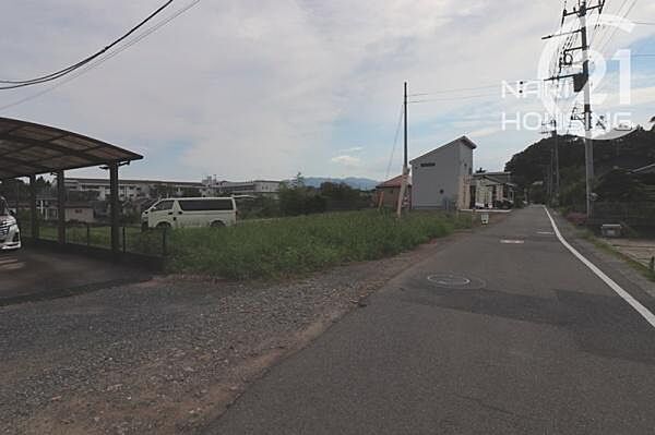 前面道路含む現地写真です