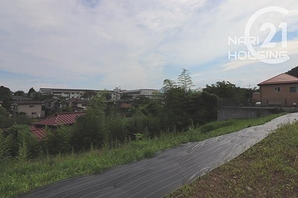 前面道路含む現地写真です