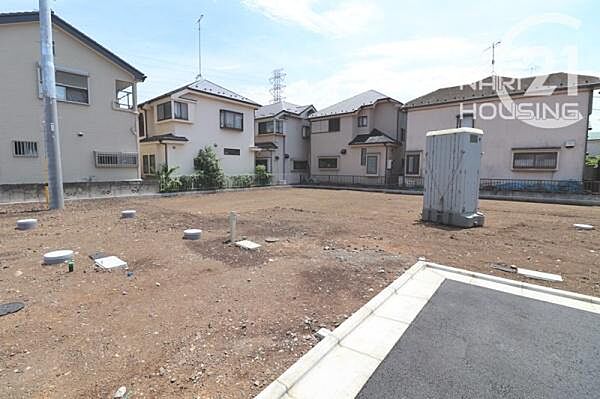前面道路含む現地写真です