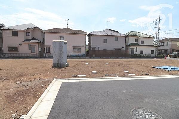 前面道路含む現地写真です