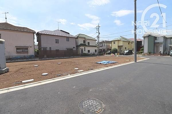 前面道路含む現地写真です