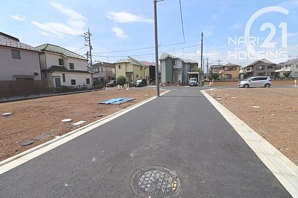 前面道路含む現地写真です
