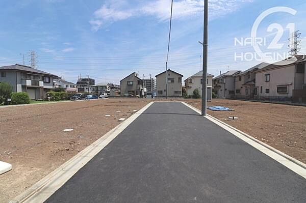 前面道路含む現地写真です