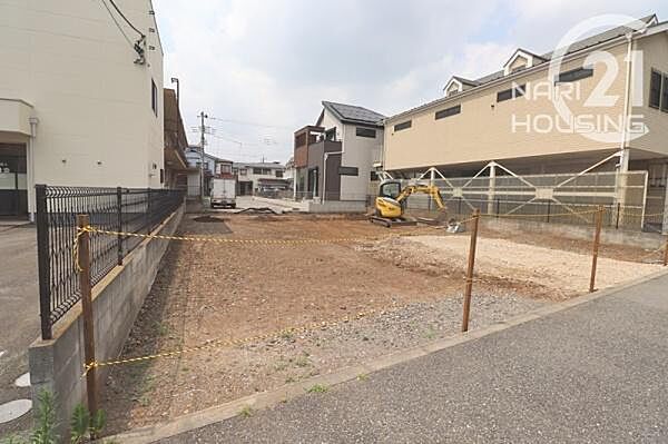 前面道路含む現地写真です