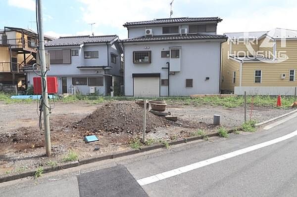 前面道路含む現地写真です