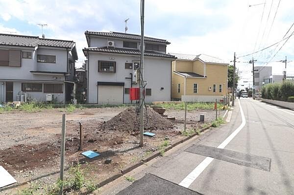 前面道路含む現地写真です