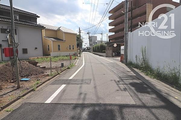 前面道路含む現地写真です