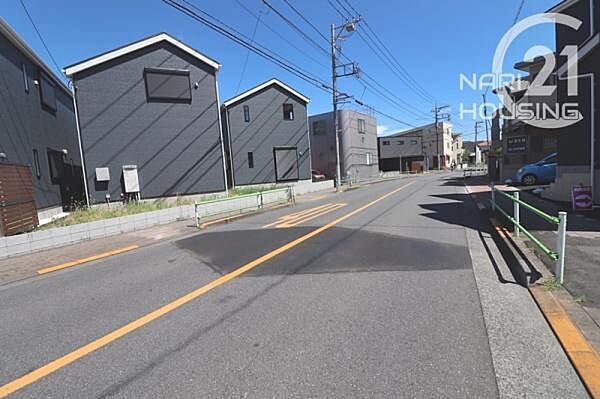 前面道路含む現地写真です