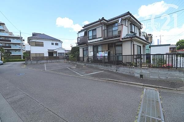 前面道路含む現地写真です