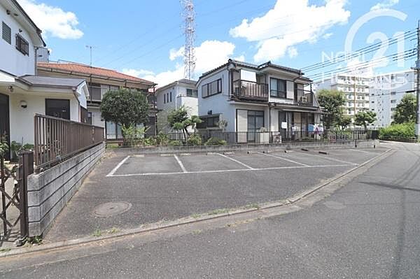 前面道路含む現地写真です
