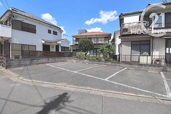前面道路含む現地写真です