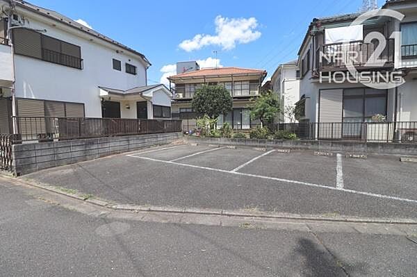 前面道路含む現地写真です