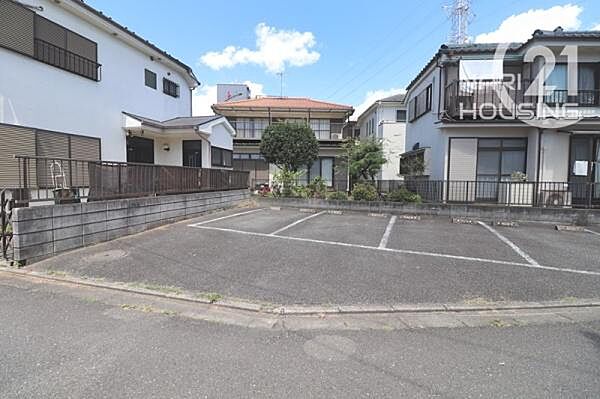 前面道路含む現地写真です