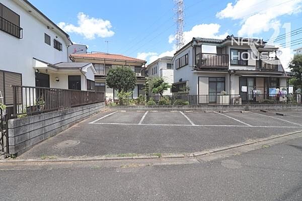前面道路含む現地写真です