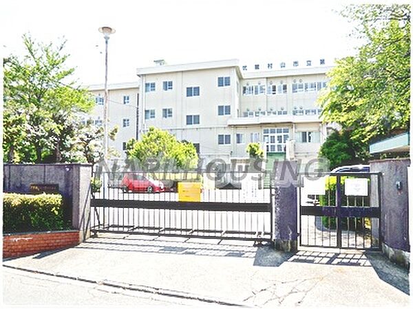 武蔵村山市立小中一貫校大南学園第七小学校まで707m