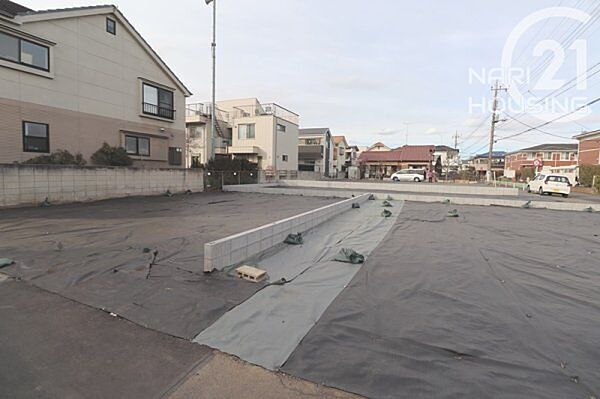 前面道路含む現地写真です