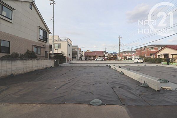 前面道路含む現地写真です