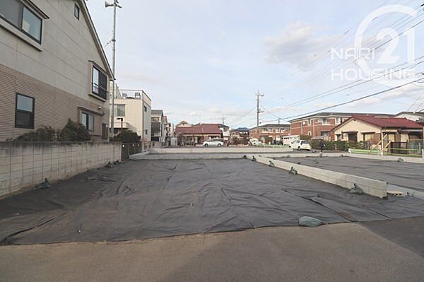 前面道路含む現地写真です