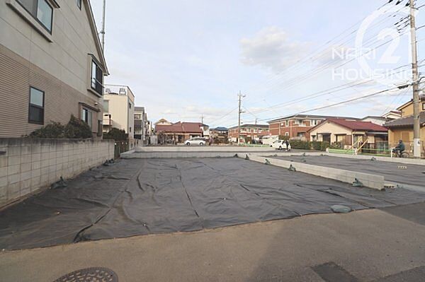 前面道路含む現地写真です