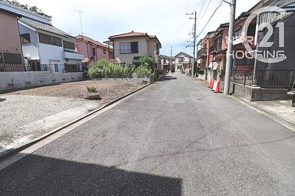 前面道路含む現地写真です