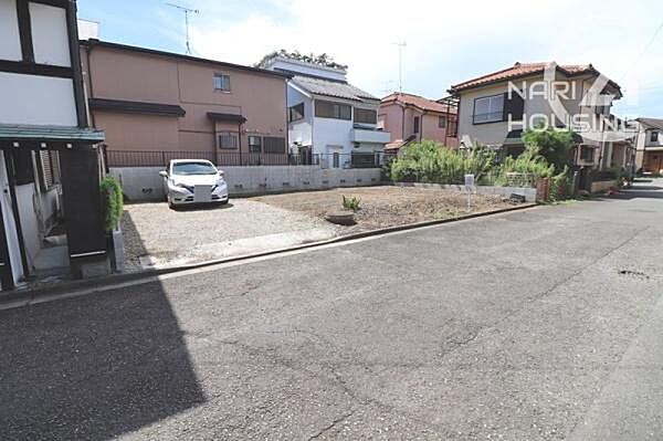 前面道路含む現地写真です