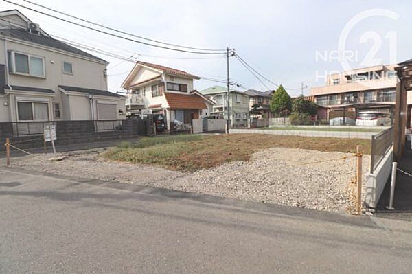 前面道路含む現地写真です