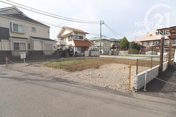 前面道路含む現地写真です