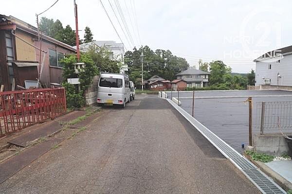 前面道路含む現地写真です