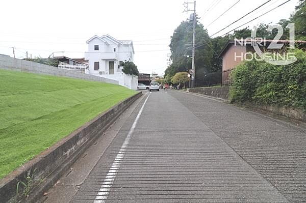 前面道路含む現地写真です