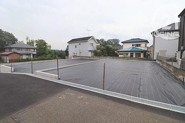 前面道路含む現地写真です
