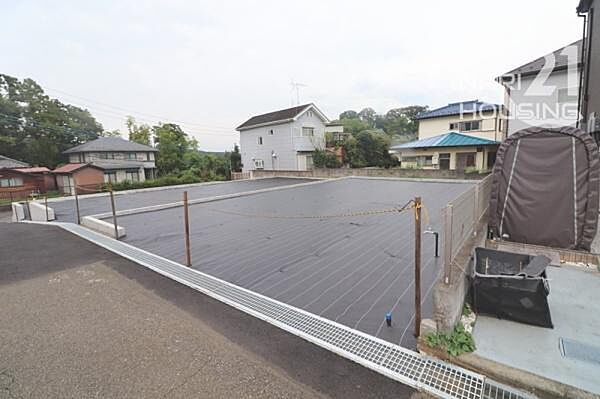 前面道路含む現地写真です