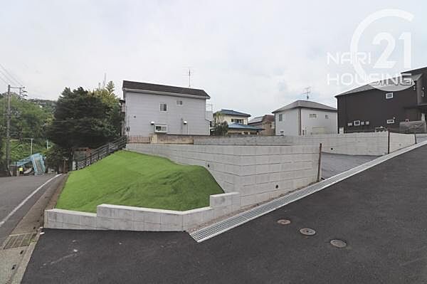 前面道路含む現地写真です