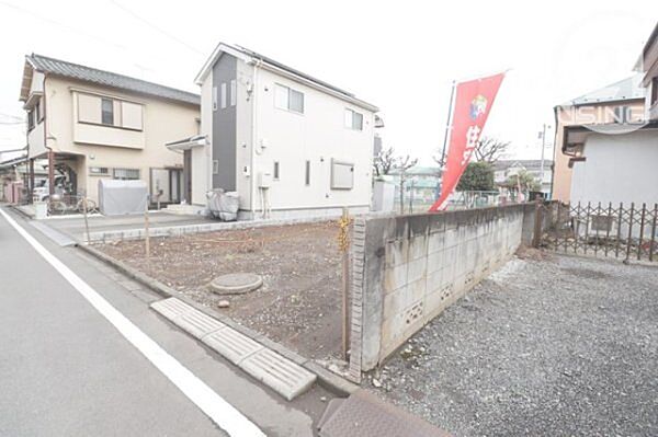 前面道路含む現地写真です