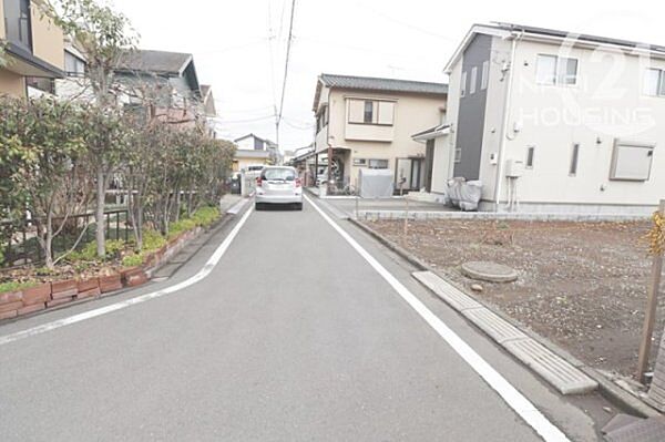 前面道路含む現地写真です