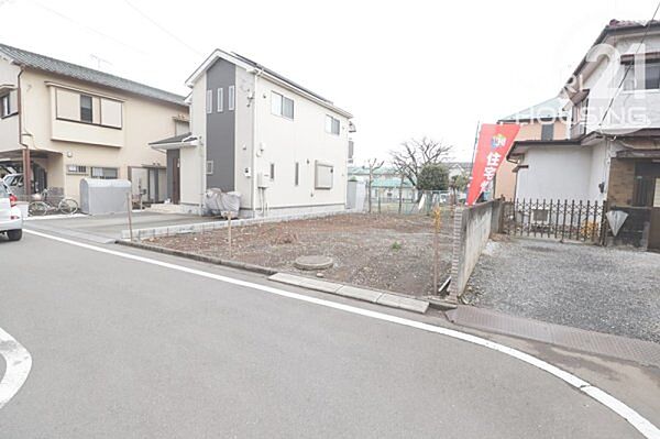 前面道路含む現地写真です