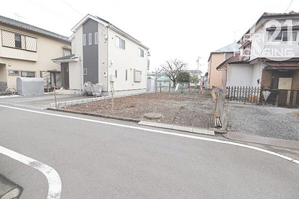 前面道路含む現地写真です