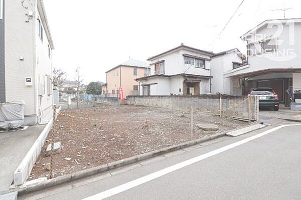 前面道路含む現地写真です